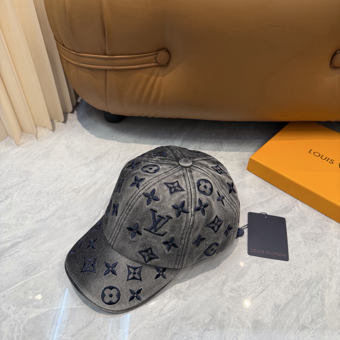 LV路易威登高版本专柜爆款棒球帽  重工打造♥️高端大气，百搭款🤗男女通用！