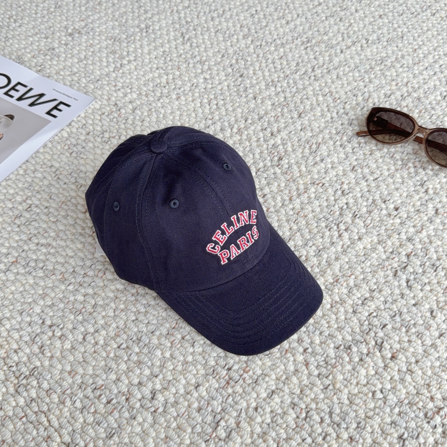 CELINE经典刺绣款，万能白搭棒球帽🧢 软乎乎水洗棉材质，修饰头型巨显脸小 多色可选，日常出门随手一戴，随性松弛感直接