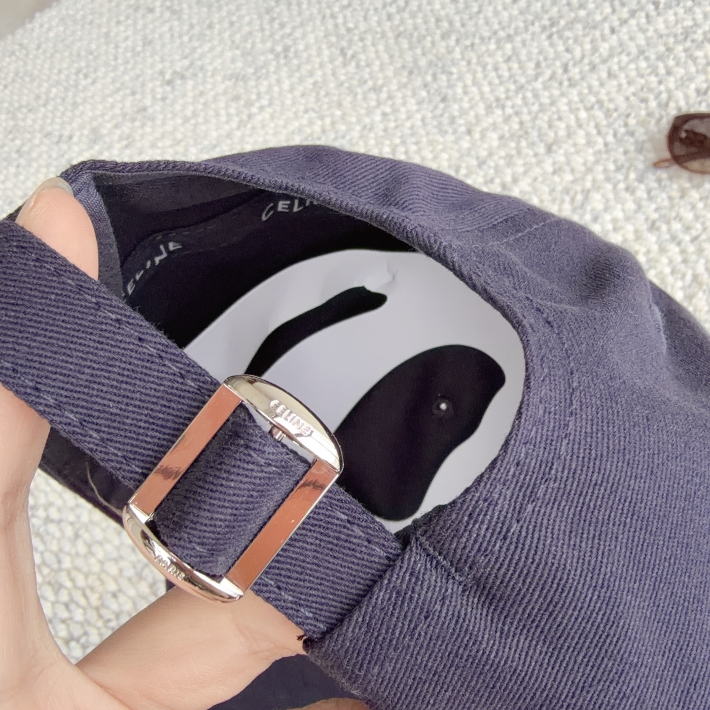 CELINE经典刺绣款，万能白搭棒球帽🧢 软乎乎水洗棉材质，修饰头型巨显脸小 多色可选，日常出门随手一戴，随性松弛感直接