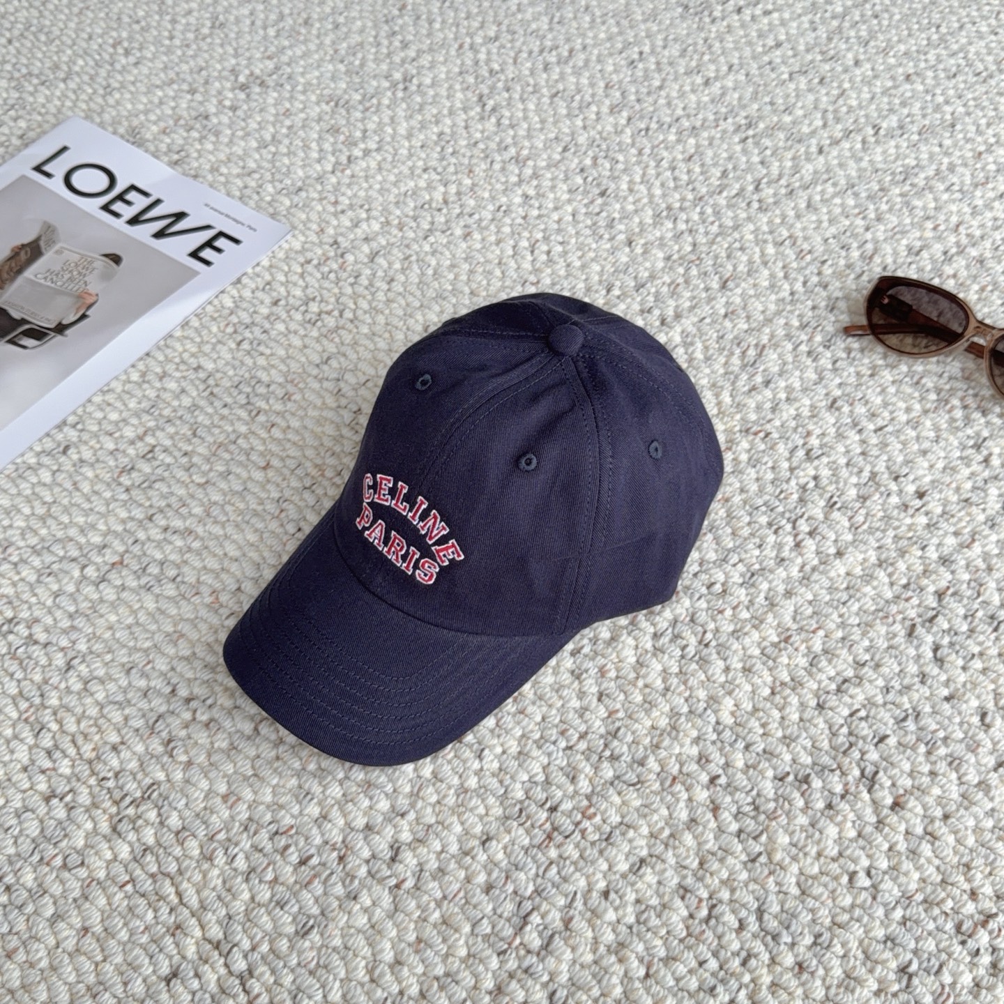 CELINE经典刺绣款，万能白搭棒球帽🧢 软乎乎水洗棉材质，修饰头型巨显脸小 多色可选，日常出门随手一戴，随性松弛感直接