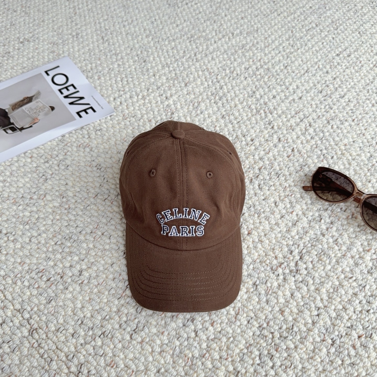 CELINE经典刺绣款，万能白搭棒球帽🧢 软乎乎水洗棉材质，修饰头型巨显脸小 多色可选，日常出门随手一戴，随性松弛感直接
