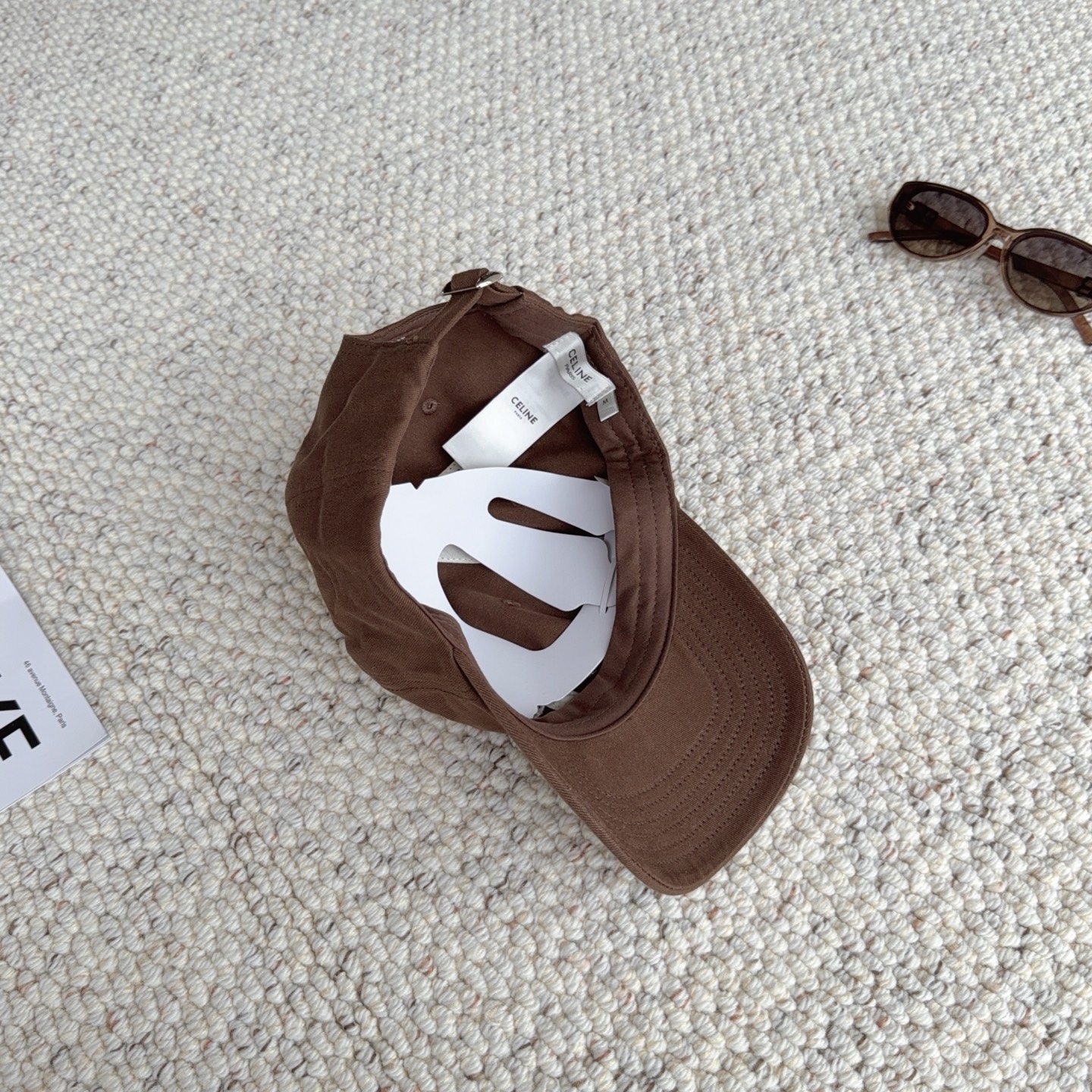 CELINE经典刺绣款，万能白搭棒球帽🧢 软乎乎水洗棉材质，修饰头型巨显脸小 多色可选，日常出门随手一戴，随性松弛感直接