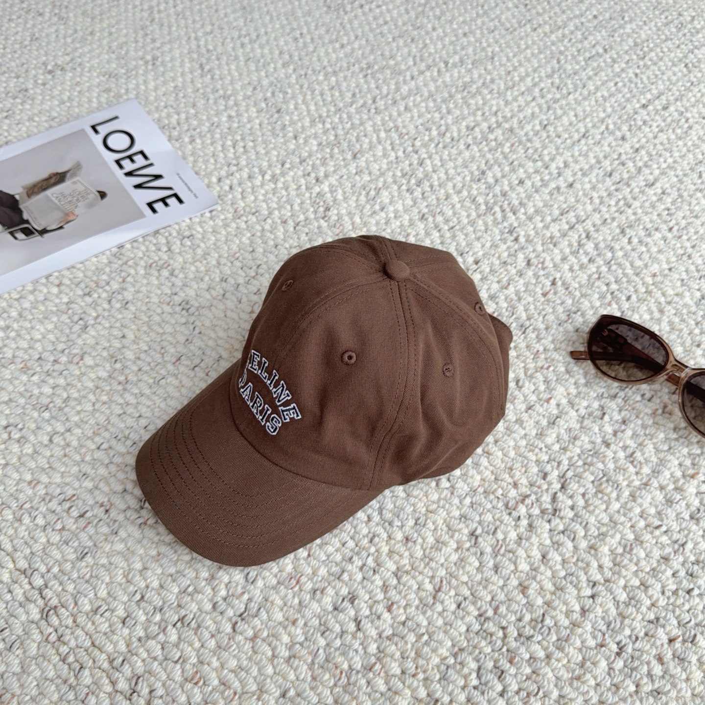 CELINE经典刺绣款，万能白搭棒球帽🧢 软乎乎水洗棉材质，修饰头型巨显脸小 多色可选，日常出门随手一戴，随性松弛感直接