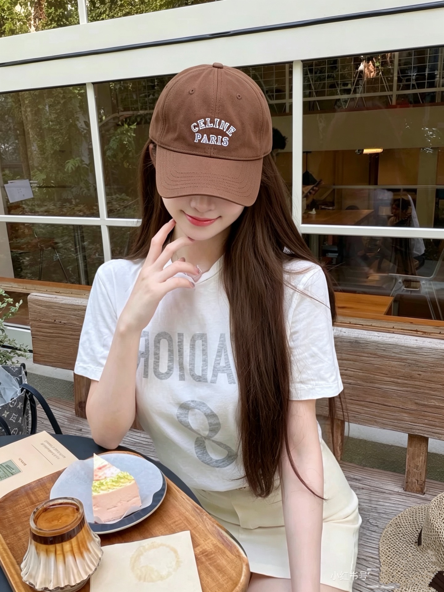 CELINE经典刺绣款，万能白搭棒球帽🧢 软乎乎水洗棉材质，修饰头型巨显脸小 多色可选，日常出门随手一戴，随性松弛感直接