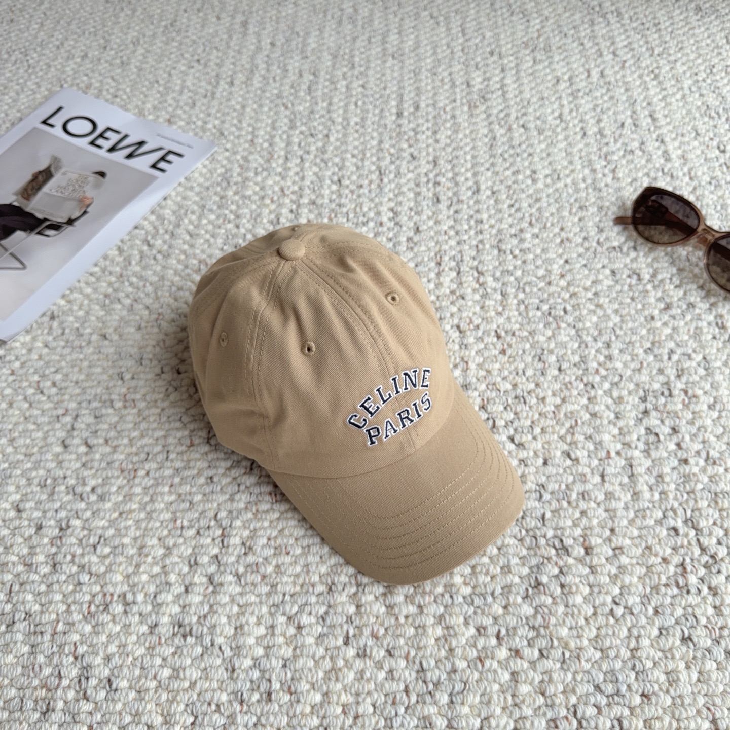 CELINE经典刺绣款，万能白搭棒球帽🧢 软乎乎水洗棉材质，修饰头型巨显脸小 多色可选，日常出门随手一戴，随性松弛感直接