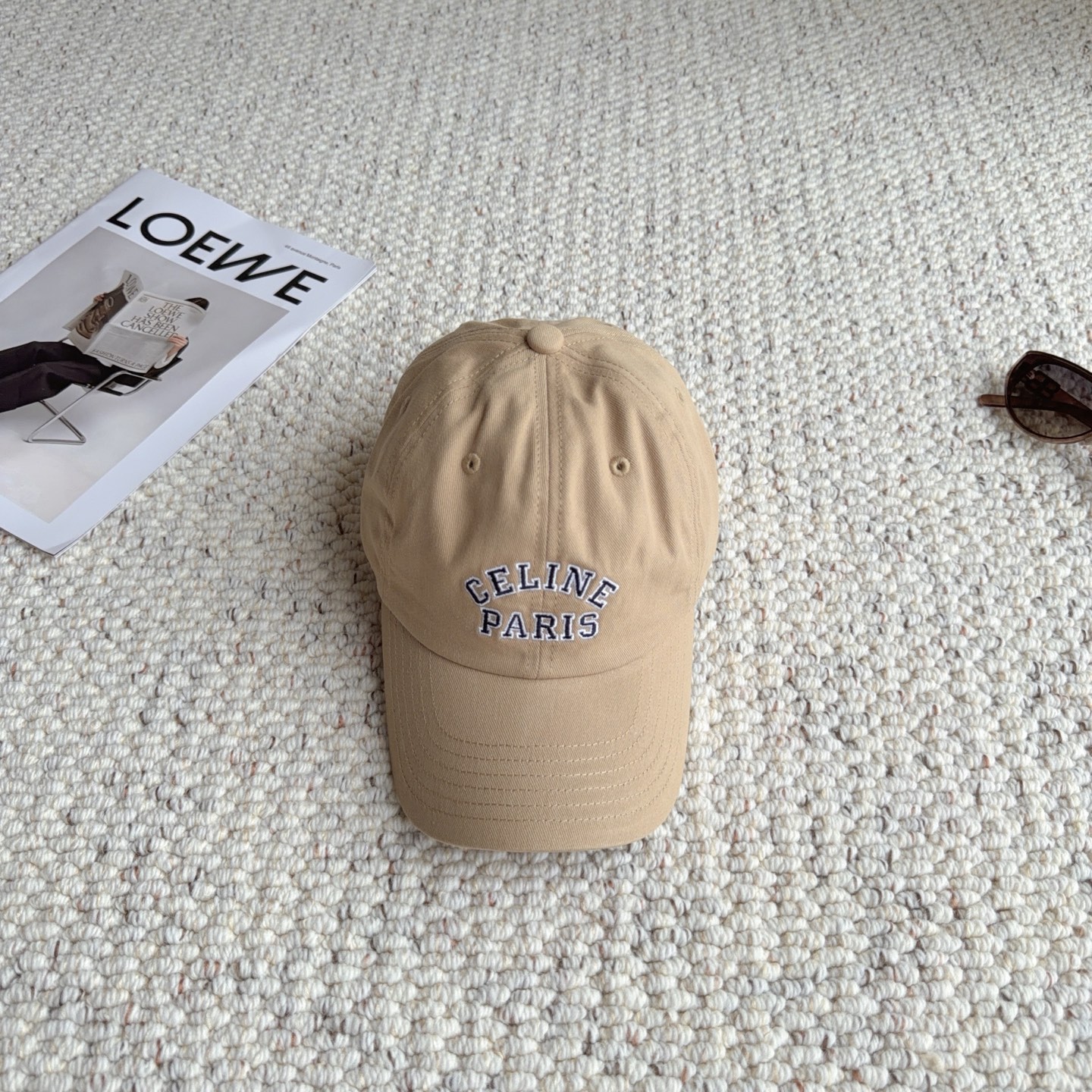 CELINE经典刺绣款，万能白搭棒球帽🧢 软乎乎水洗棉材质，修饰头型巨显脸小 多色可选，日常出门随手一戴，随性松弛感直接