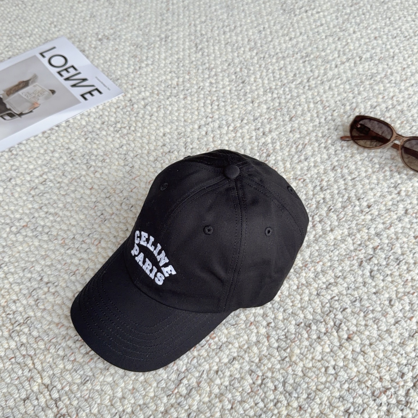 CELINE经典刺绣款，万能白搭棒球帽🧢 软乎乎水洗棉材质，修饰头型巨显脸小 多色可选，日常出门随手一戴，随性松弛感直接