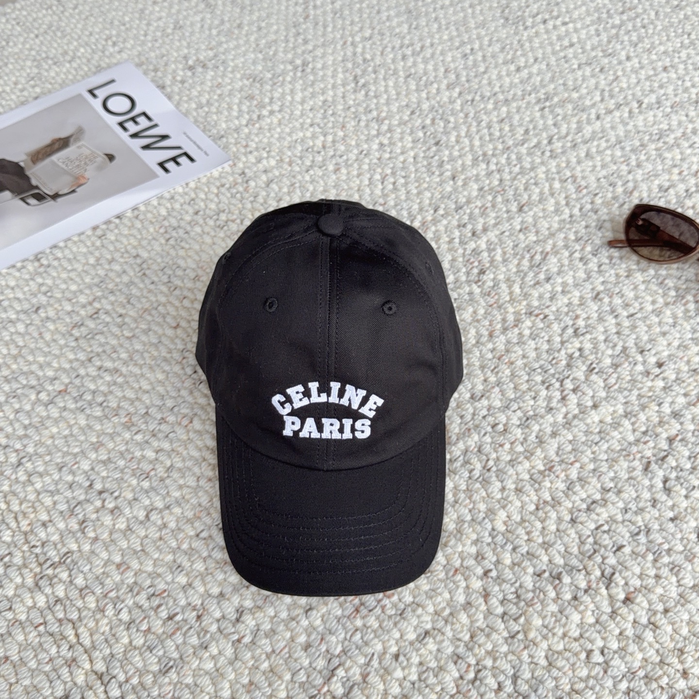 CELINE经典刺绣款，万能白搭棒球帽🧢 软乎乎水洗棉材质，修饰头型巨显脸小 多色可选，日常出门随手一戴，随性松弛感直接