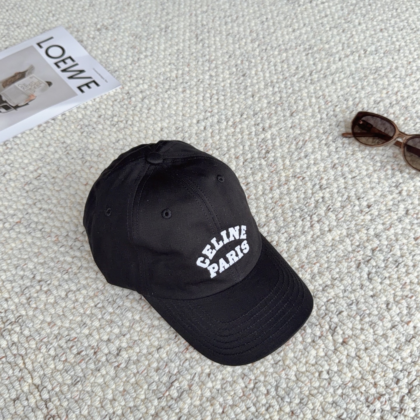 CELINE经典刺绣款，万能白搭棒球帽🧢 软乎乎水洗棉材质，修饰头型巨显脸小 多色可选，日常出门随手一戴，随性松弛感直接