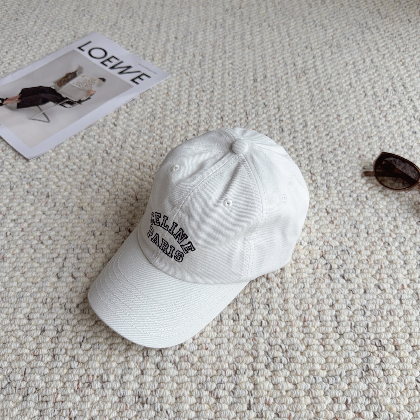 CELINE经典刺绣款，万能白搭棒球帽🧢 软乎乎水洗棉材质，修饰头型巨显脸小 多色可选，日常出门随手一戴，随性松弛感直接
