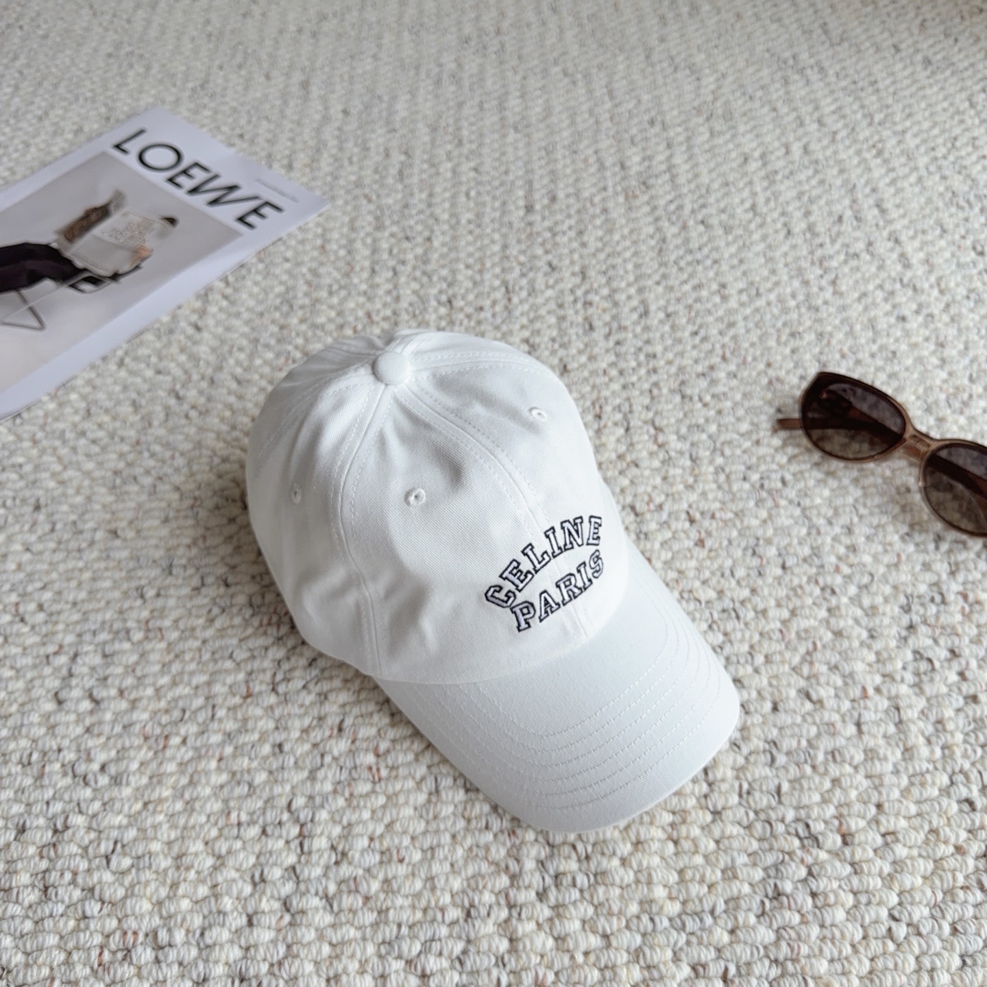 CELINE经典刺绣款，万能白搭棒球帽🧢 软乎乎水洗棉材质，修饰头型巨显脸小 多色可选，日常出门随手一戴，随性松弛感直接
