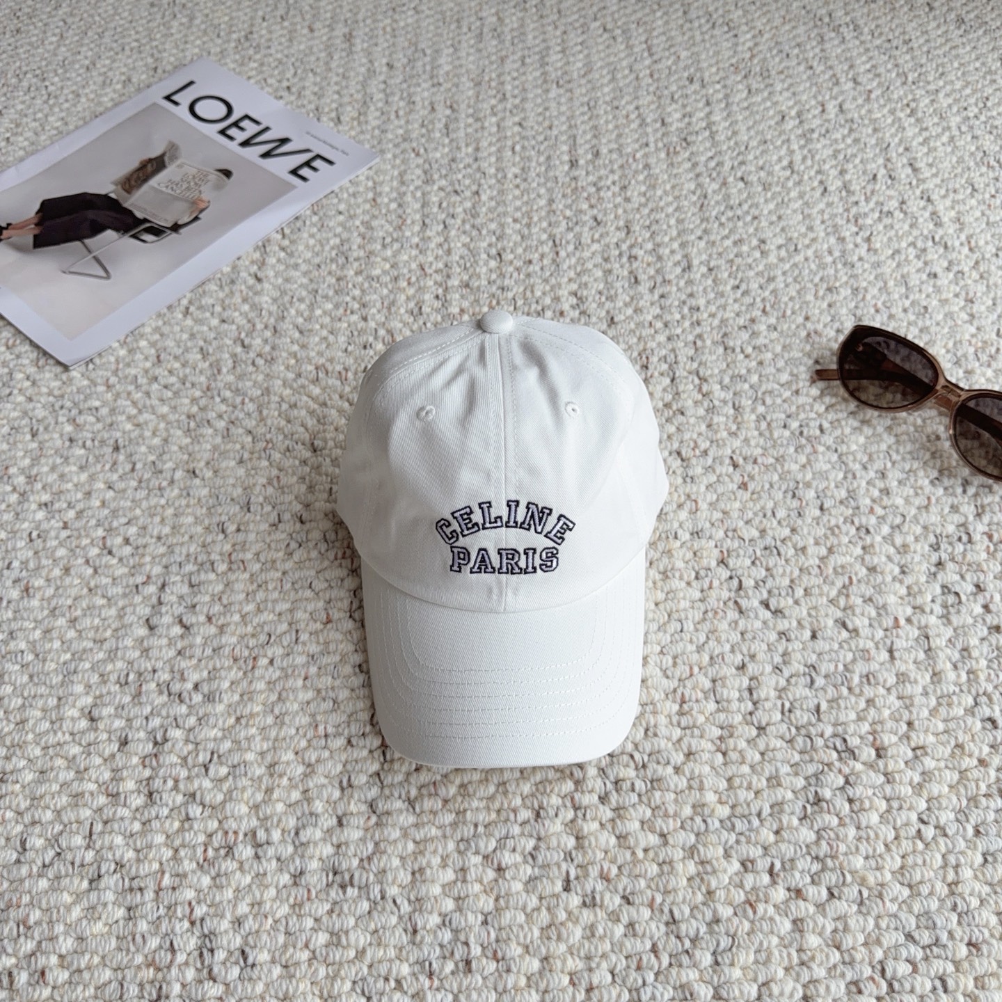 CELINE经典刺绣款，万能白搭棒球帽🧢 软乎乎水洗棉材质，修饰头型巨显脸小 多色可选，日常出门随手一戴，随性松弛感直接
