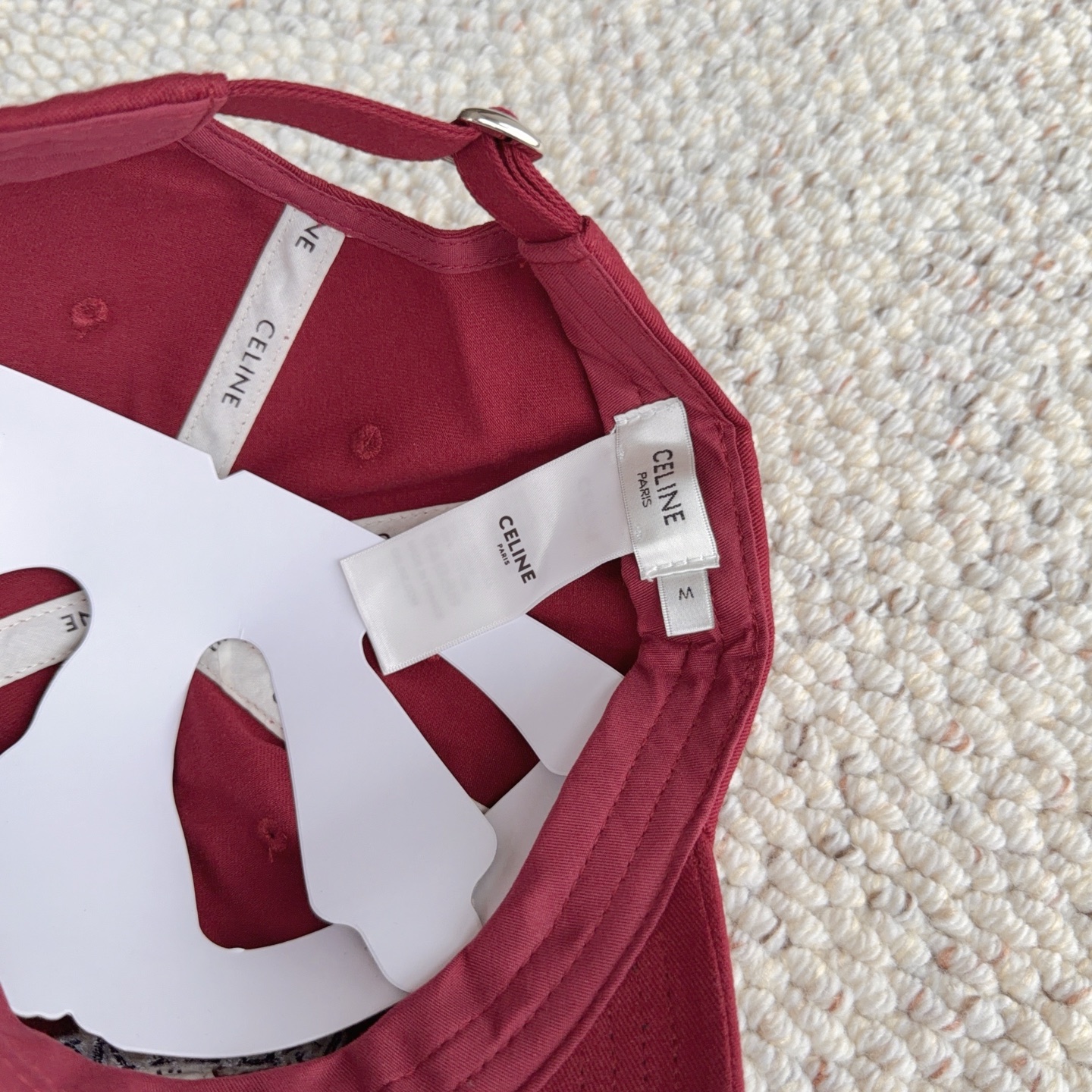 CELINE经典刺绣款，万能白搭棒球帽🧢 软乎乎水洗棉材质，修饰头型巨显脸小 多色可选，日常出门随手一戴，随性松弛感直接