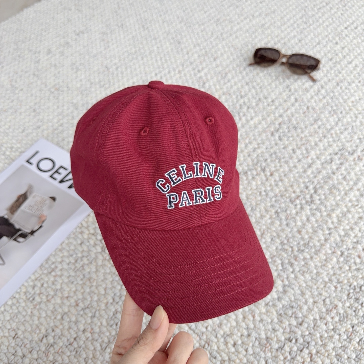 CELINE经典刺绣款，万能白搭棒球帽🧢 软乎乎水洗棉材质，修饰头型巨显脸小 多色可选，日常出门随手一戴，随性松弛感直接
