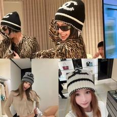 香奈儿CHANEL秋冬新款自带贵气感的条纹针织冷帽✨ 撞色条纹翻边设计,层次十足 正面经典提花标识,低调有辨识度 厚实竖 香奈儿CHANEL秋冬新款自带贵气感的条纹针织冷帽✨ 撞色条纹翻边设计,层次十足 正面经典提花标识,低调有辨识度 厚实竖