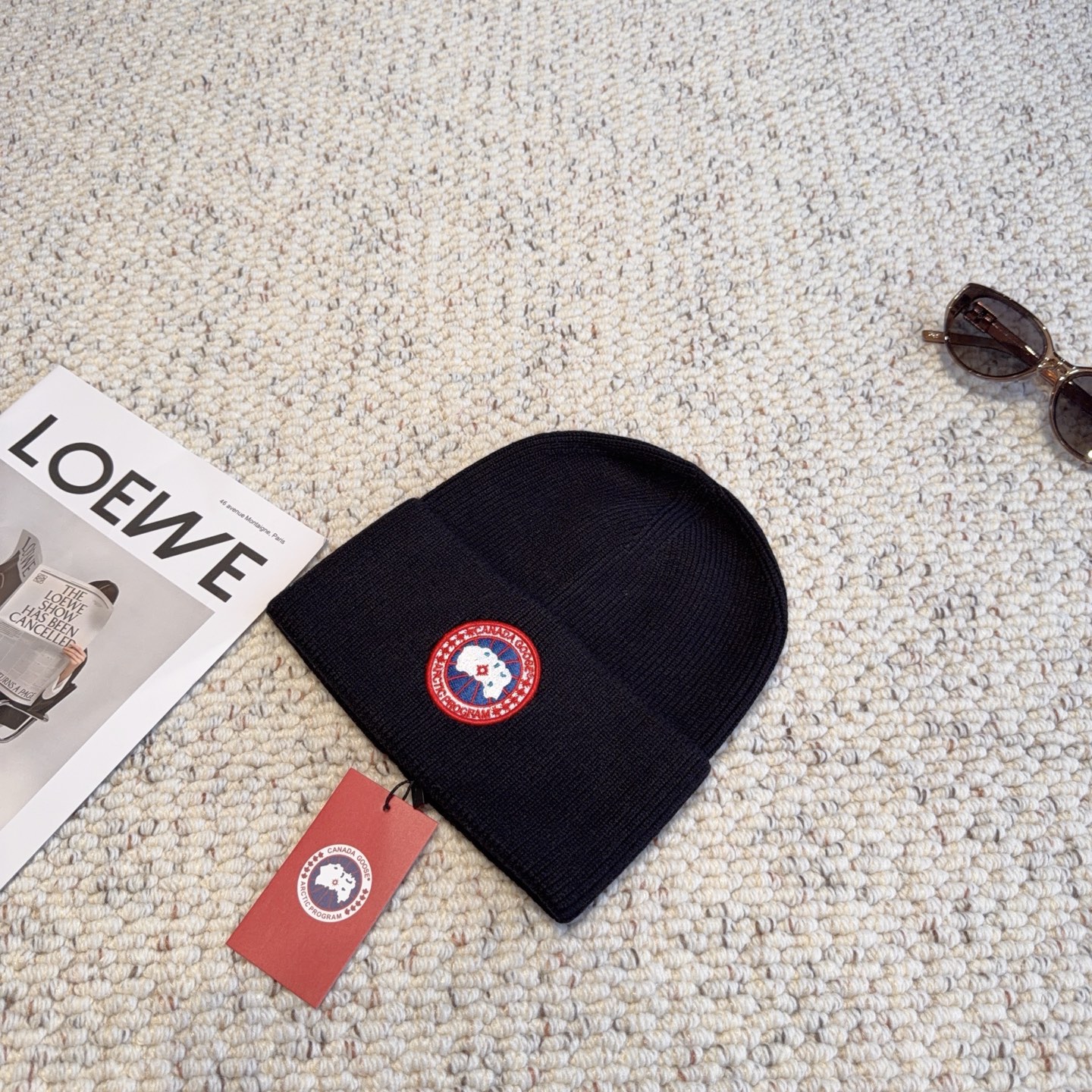 Canada Goose(加拿大鹅 经典徽章款针织冷帽,竖纹针织肌理柔软透气,锁温保暖不易起球;精致圆形刺绣徽章增添辨识 Canada Goose(加拿大鹅 经典徽章款针织冷帽,竖纹针织肌理柔软透气,锁温保暖不易起球;精致圆形刺绣徽章增添辨识