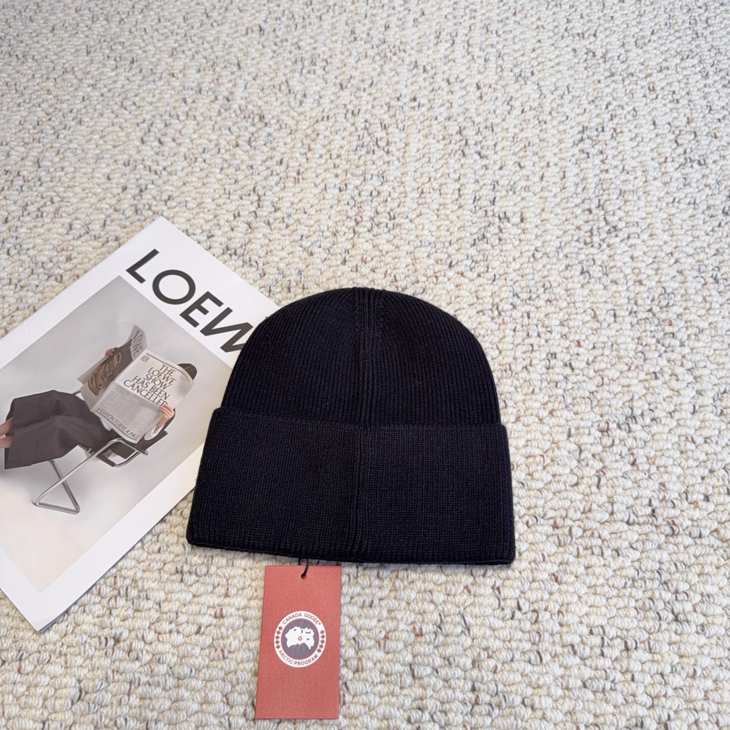 Canada Goose(加拿大鹅 经典徽章款针织冷帽,竖纹针织肌理柔软透气,锁温保暖不易起球;精致圆形刺绣徽章增添辨识 Canada Goose(加拿大鹅 经典徽章款针织冷帽,竖纹针织肌理柔软透气,锁温保暖不易起球;精致圆形刺绣徽章增添辨识