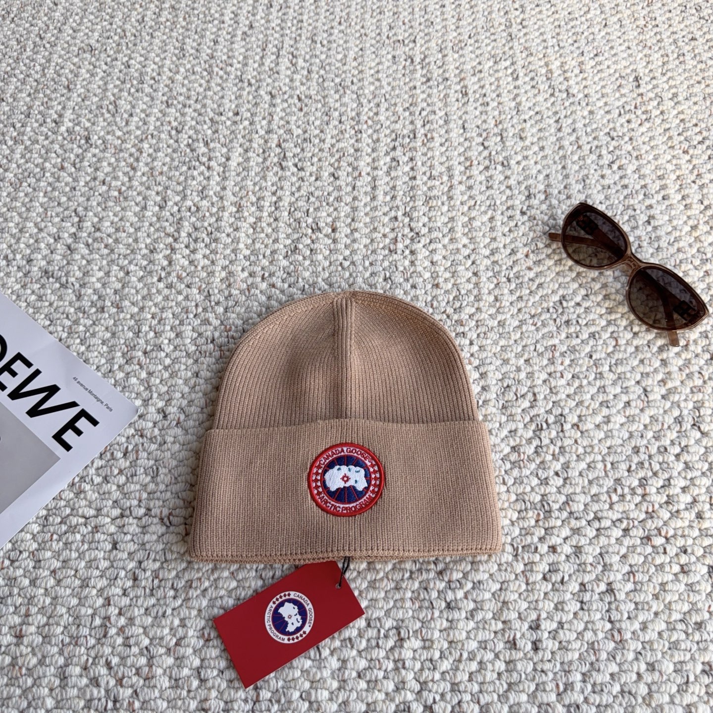 Canada Goose(加拿大鹅 经典徽章款针织冷帽,竖纹针织肌理柔软透气,锁温保暖不易起球;精致圆形刺绣徽章增添辨识 Canada Goose(加拿大鹅 经典徽章款针织冷帽,竖纹针织肌理柔软透气,锁温保暖不易起球;精致圆形刺绣徽章增添辨识