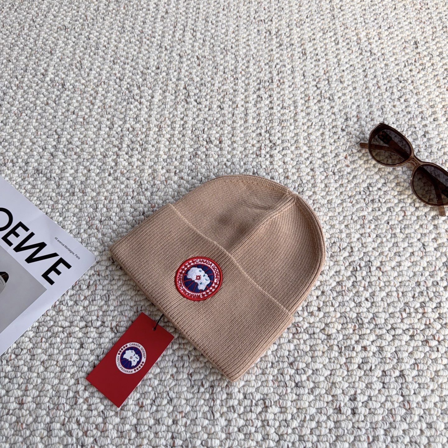 Canada Goose(加拿大鹅 经典徽章款针织冷帽,竖纹针织肌理柔软透气,锁温保暖不易起球;精致圆形刺绣徽章增添辨识 Canada Goose(加拿大鹅 经典徽章款针织冷帽,竖纹针织肌理柔软透气,锁温保暖不易起球;精致圆形刺绣徽章增添辨识