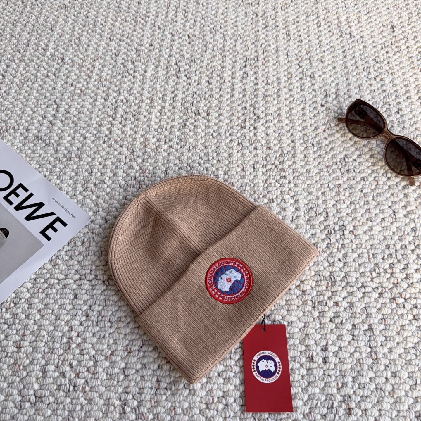 Canada Goose(加拿大鹅 经典徽章款针织冷帽,竖纹针织肌理柔软透气,锁温保暖不易起球;精致圆形刺绣徽章增添辨识 Canada Goose(加拿大鹅 经典徽章款针织冷帽,竖纹针织肌理柔软透气,锁温保暖不易起球;精致圆形刺绣徽章增添辨识