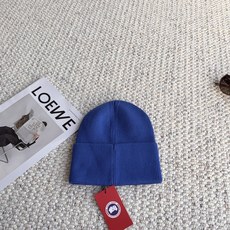 Canada Goose(加拿大鹅 经典徽章款针织冷帽,竖纹针织肌理柔软透气,锁温保暖不易起球;精致圆形刺绣徽章增添辨识 Canada Goose(加拿大鹅 经典徽章款针织冷帽,竖纹针织肌理柔软透气,锁温保暖不易起球;精致圆形刺绣徽章增添辨识