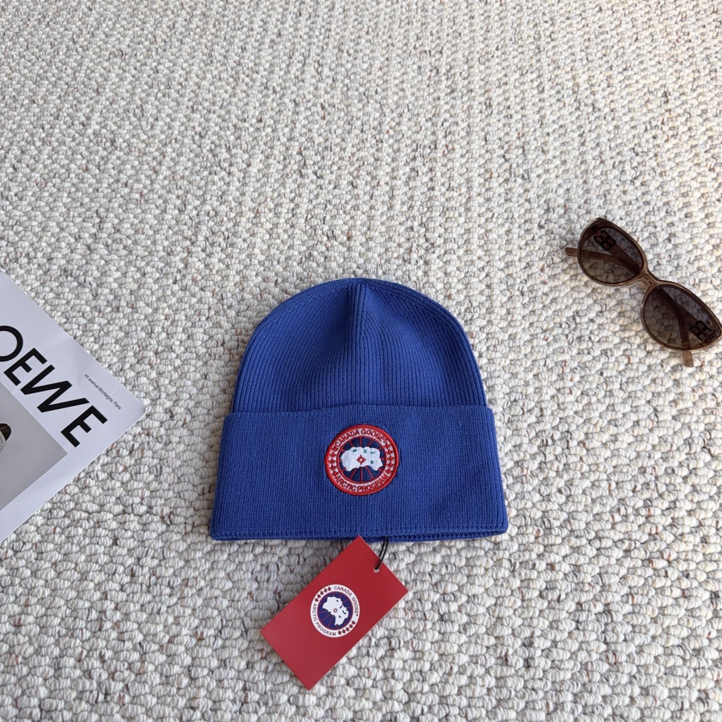Canada Goose(加拿大鹅 经典徽章款针织冷帽,竖纹针织肌理柔软透气,锁温保暖不易起球;精致圆形刺绣徽章增添辨识 Canada Goose(加拿大鹅 经典徽章款针织冷帽,竖纹针织肌理柔软透气,锁温保暖不易起球;精致圆形刺绣徽章增添辨识