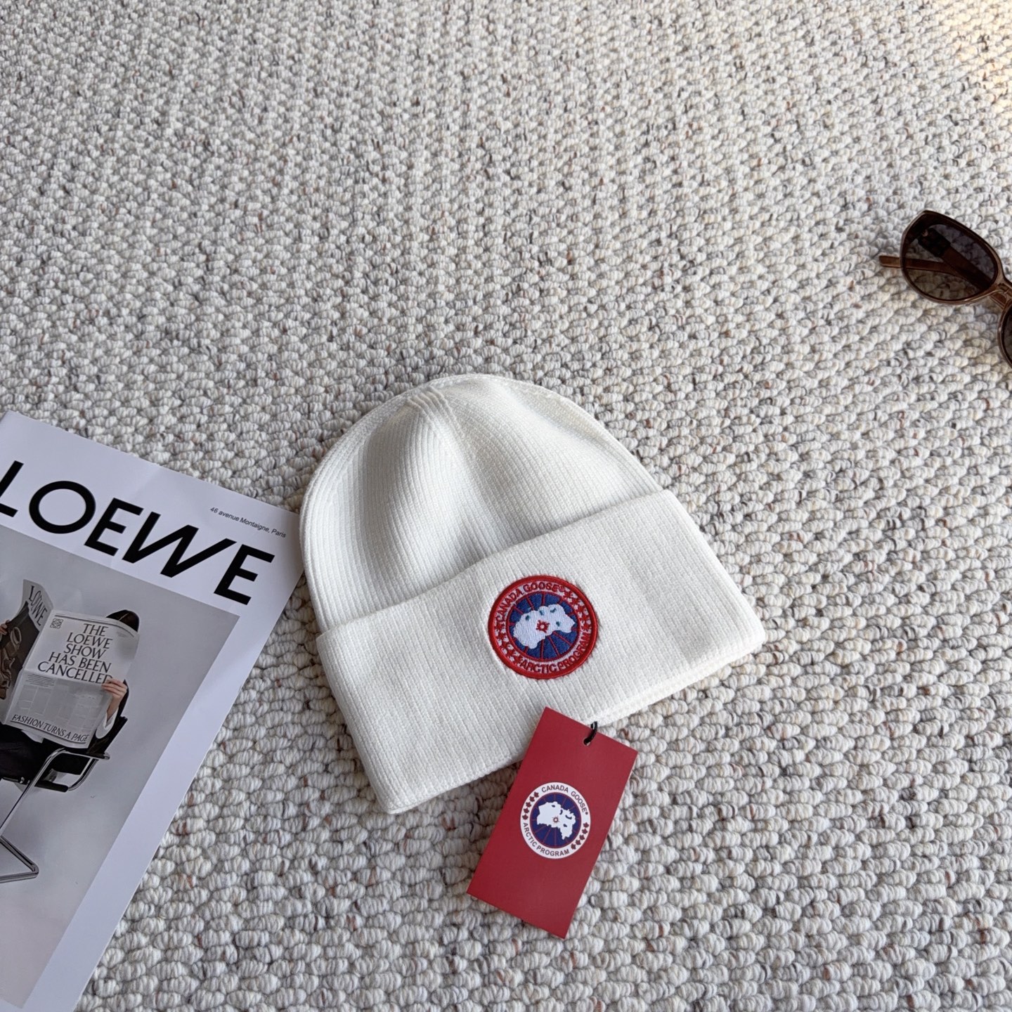 Canada Goose(加拿大鹅 经典徽章款针织冷帽,竖纹针织肌理柔软透气,锁温保暖不易起球;精致圆形刺绣徽章增添辨识 Canada Goose(加拿大鹅 经典徽章款针织冷帽,竖纹针织肌理柔软透气,锁温保暖不易起球;精致圆形刺绣徽章增添辨识
