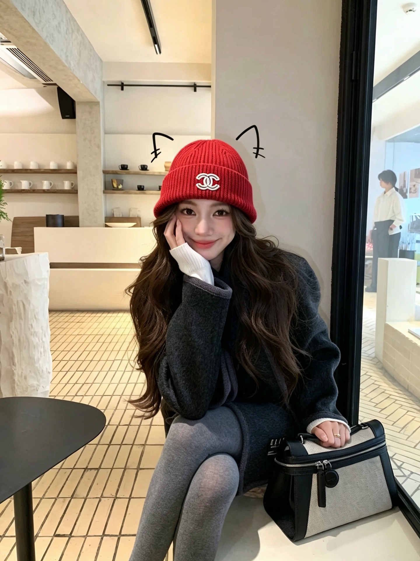 香奈儿经典双C针织冷帽!秋冬轻奢氛围感配饰天花板 细腻竖纹针织面料,触感软糯亲肤,锁温保暖不易起球 标志性双C刺绣精致立 香奈儿经典双C针织冷帽!秋冬轻奢氛围感配饰天花板 细腻竖纹针织面料,触感软糯亲肤,锁温保暖不易起球 标志性双C刺绣精致立
