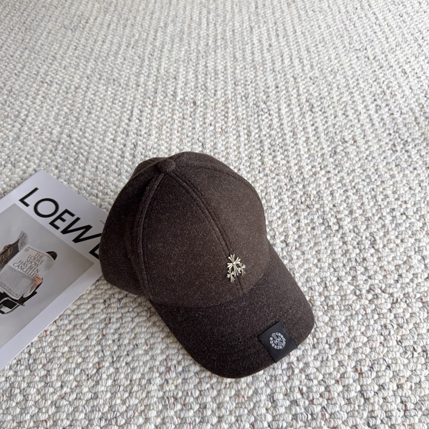 克罗心🧢秋冬本命毛呢棒球帽｜素颜救星 入冬怎么能少一顶质感棒球帽！ 软糯毛呢材质，保暖又有型，挺括帽型不塌顶 精致金属小