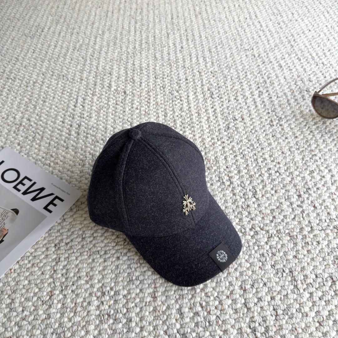 克罗心🧢秋冬本命毛呢棒球帽｜素颜救星 入冬怎么能少一顶质感棒球帽！ 软糯毛呢材质，保暖又有型，挺括帽型不塌顶 精致金属小