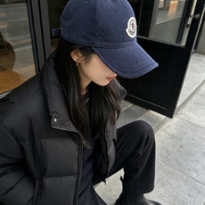 🧢秋冬复古灯芯绒棒球帽|闭眼入多色合集 秋冬少不了一顶灯芯绒帽子! 细腻灯芯绒肌理,触感柔软,帽型柔和不压头 经典刺绣徽 🧢秋冬复古灯芯绒棒球帽|闭眼入多色合集 秋冬少不了一顶灯芯绒帽子! 细腻灯芯绒肌理,触感柔软,帽型柔和不压头 经典刺绣徽