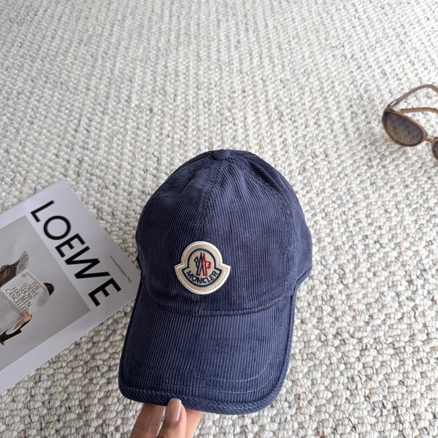 🧢秋冬复古灯芯绒棒球帽｜闭眼入多色合集 秋冬少不了一顶灯芯绒帽子！ 细腻灯芯绒肌理，触感柔软，帽型柔和不压头 经典刺绣徽