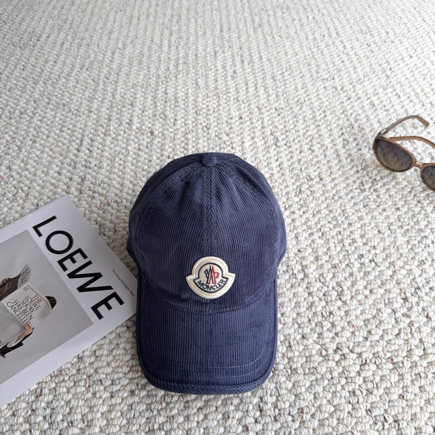 🧢秋冬复古灯芯绒棒球帽｜闭眼入多色合集 秋冬少不了一顶灯芯绒帽子！ 细腻灯芯绒肌理，触感柔软，帽型柔和不压头 经典刺绣徽
