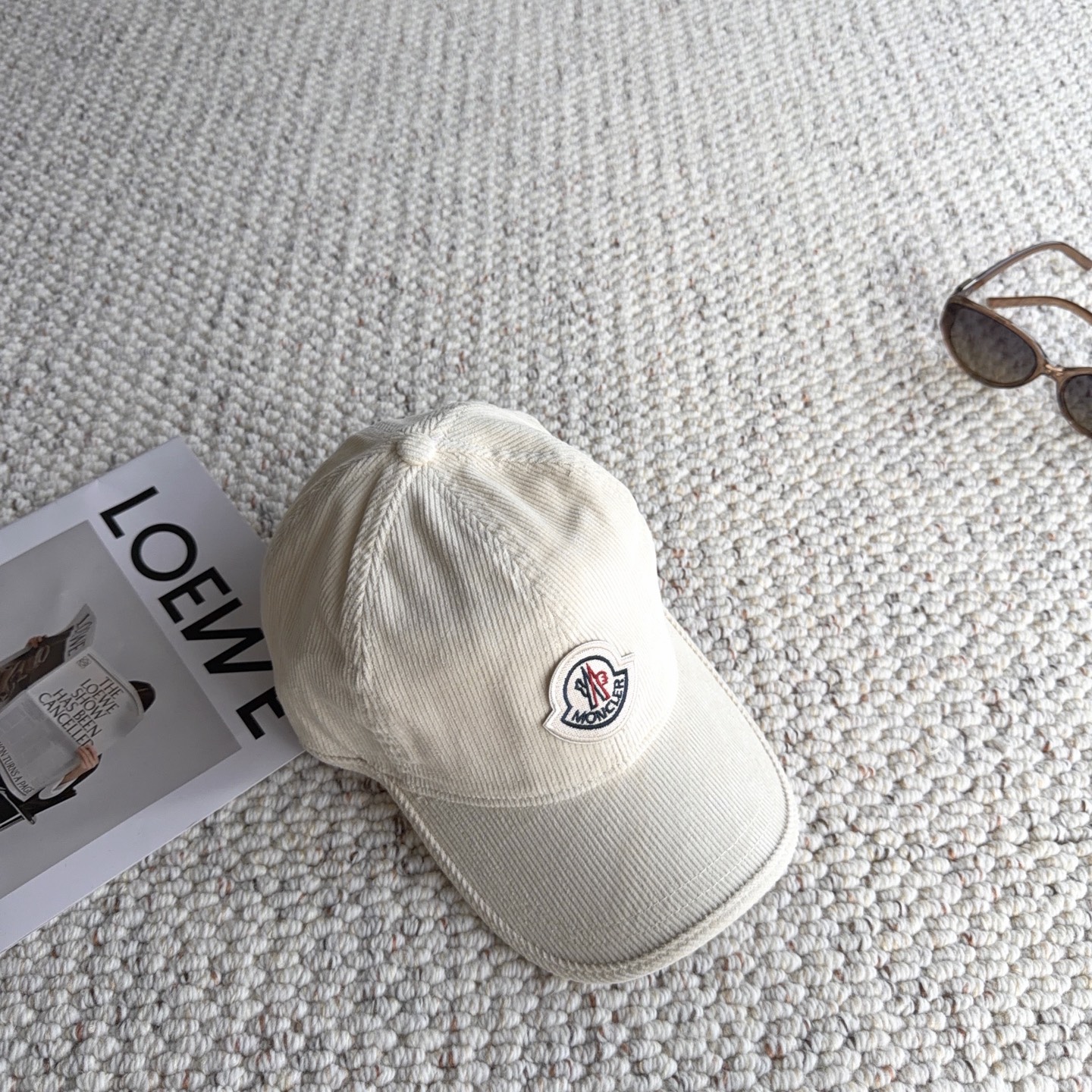 🧢秋冬复古灯芯绒棒球帽｜闭眼入多色合集 秋冬少不了一顶灯芯绒帽子！ 细腻灯芯绒肌理，触感柔软，帽型柔和不压头 经典刺绣徽