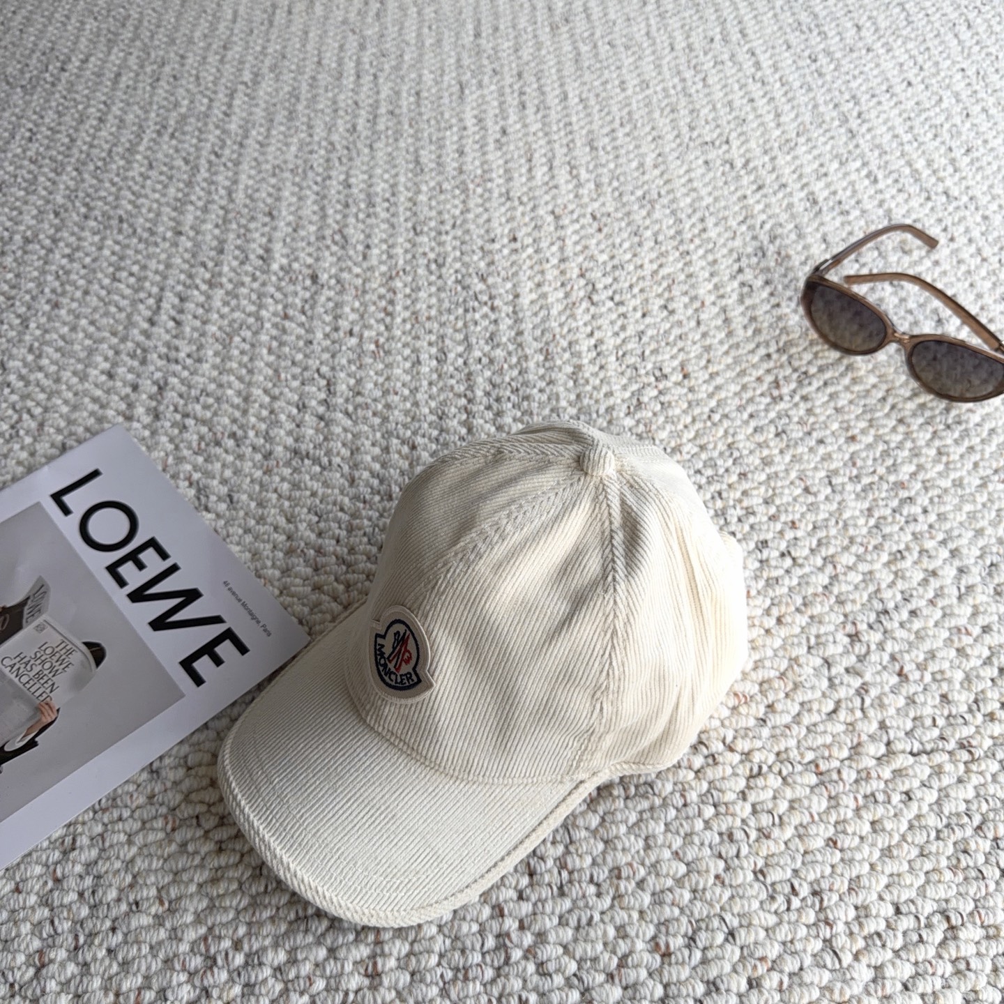 🧢秋冬复古灯芯绒棒球帽｜闭眼入多色合集 秋冬少不了一顶灯芯绒帽子！ 细腻灯芯绒肌理，触感柔软，帽型柔和不压头 经典刺绣徽