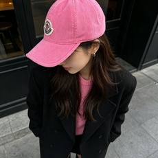 🧢秋冬复古灯芯绒棒球帽|闭眼入多色合集 秋冬少不了一顶灯芯绒帽子! 细腻灯芯绒肌理,触感柔软,帽型柔和不压头 经典刺绣徽 🧢秋冬复古灯芯绒棒球帽|闭眼入多色合集 秋冬少不了一顶灯芯绒帽子! 细腻灯芯绒肌理,触感柔软,帽型柔和不压头 经典刺绣徽
