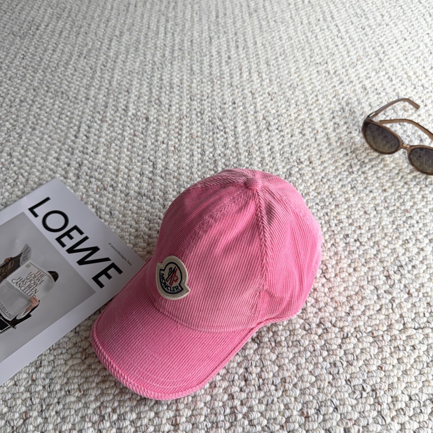 🧢秋冬复古灯芯绒棒球帽｜闭眼入多色合集 秋冬少不了一顶灯芯绒帽子！ 细腻灯芯绒肌理，触感柔软，帽型柔和不压头 经典刺绣徽