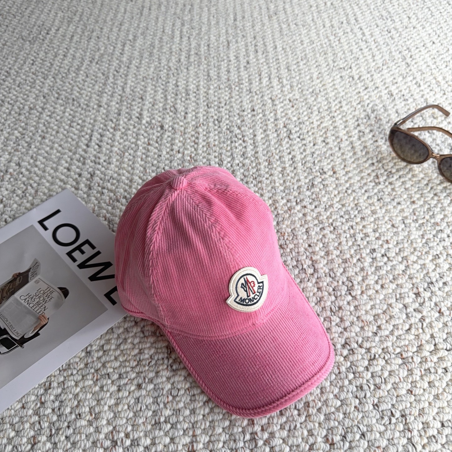 🧢秋冬复古灯芯绒棒球帽｜闭眼入多色合集 秋冬少不了一顶灯芯绒帽子！ 细腻灯芯绒肌理，触感柔软，帽型柔和不压头 经典刺绣徽