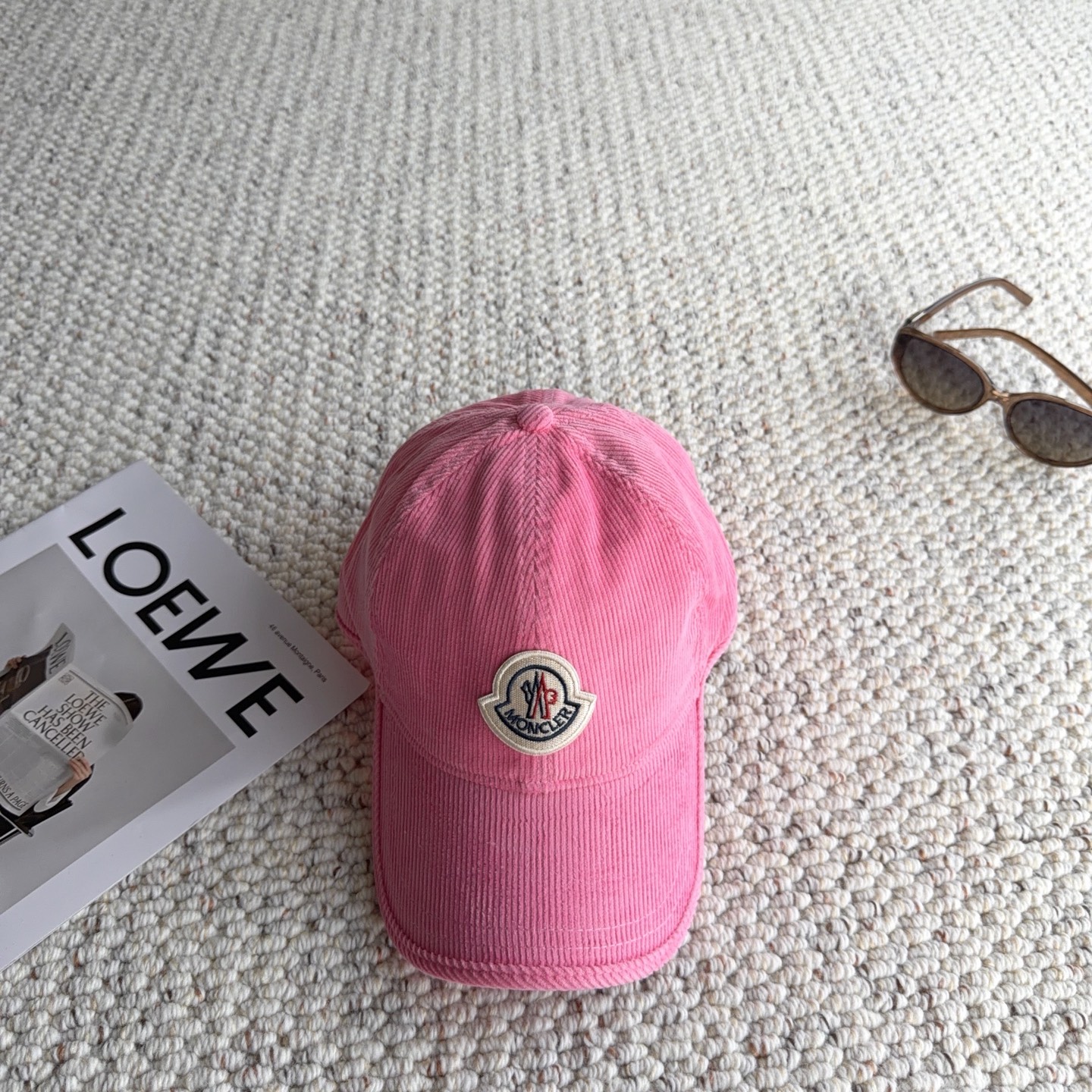 🧢秋冬复古灯芯绒棒球帽｜闭眼入多色合集 秋冬少不了一顶灯芯绒帽子！ 细腻灯芯绒肌理，触感柔软，帽型柔和不压头 经典刺绣徽