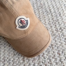 🧢秋冬复古灯芯绒棒球帽|闭眼入多色合集 秋冬少不了一顶灯芯绒帽子! 细腻灯芯绒肌理,触感柔软,帽型柔和不压头 经典刺绣徽 🧢秋冬复古灯芯绒棒球帽|闭眼入多色合集 秋冬少不了一顶灯芯绒帽子! 细腻灯芯绒肌理,触感柔软,帽型柔和不压头 经典刺绣徽