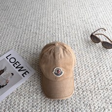 🧢秋冬复古灯芯绒棒球帽|闭眼入多色合集 秋冬少不了一顶灯芯绒帽子! 细腻灯芯绒肌理,触感柔软,帽型柔和不压头 经典刺绣徽 🧢秋冬复古灯芯绒棒球帽|闭眼入多色合集 秋冬少不了一顶灯芯绒帽子! 细腻灯芯绒肌理,触感柔软,帽型柔和不压头 经典刺绣徽