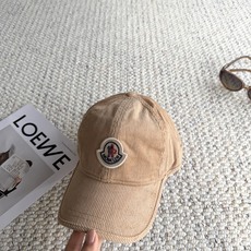 🧢秋冬复古灯芯绒棒球帽|闭眼入多色合集 秋冬少不了一顶灯芯绒帽子! 细腻灯芯绒肌理,触感柔软,帽型柔和不压头 经典刺绣徽 🧢秋冬复古灯芯绒棒球帽|闭眼入多色合集 秋冬少不了一顶灯芯绒帽子! 细腻灯芯绒肌理,触感柔软,帽型柔和不压头 经典刺绣徽