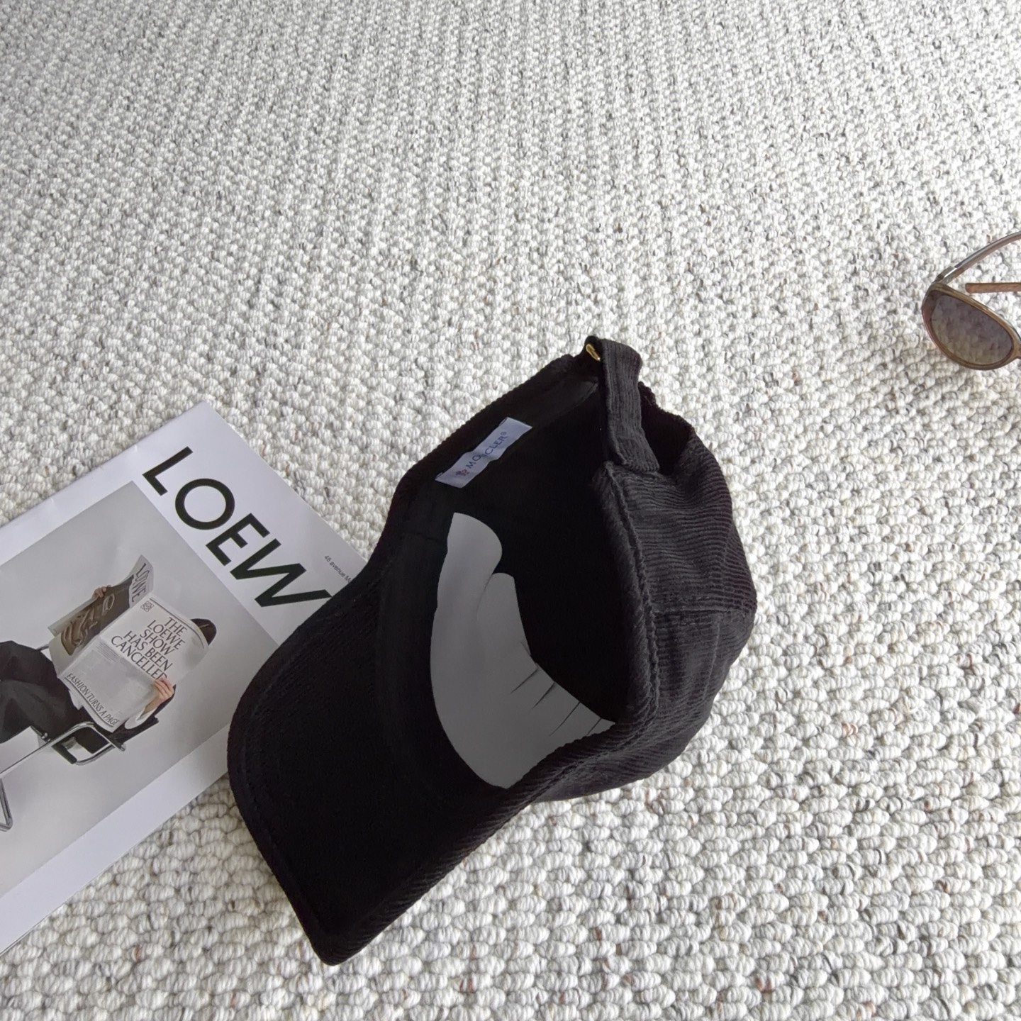 🧢秋冬复古灯芯绒棒球帽｜闭眼入多色合集 秋冬少不了一顶灯芯绒帽子！ 细腻灯芯绒肌理，触感柔软，帽型柔和不压头 经典刺绣徽