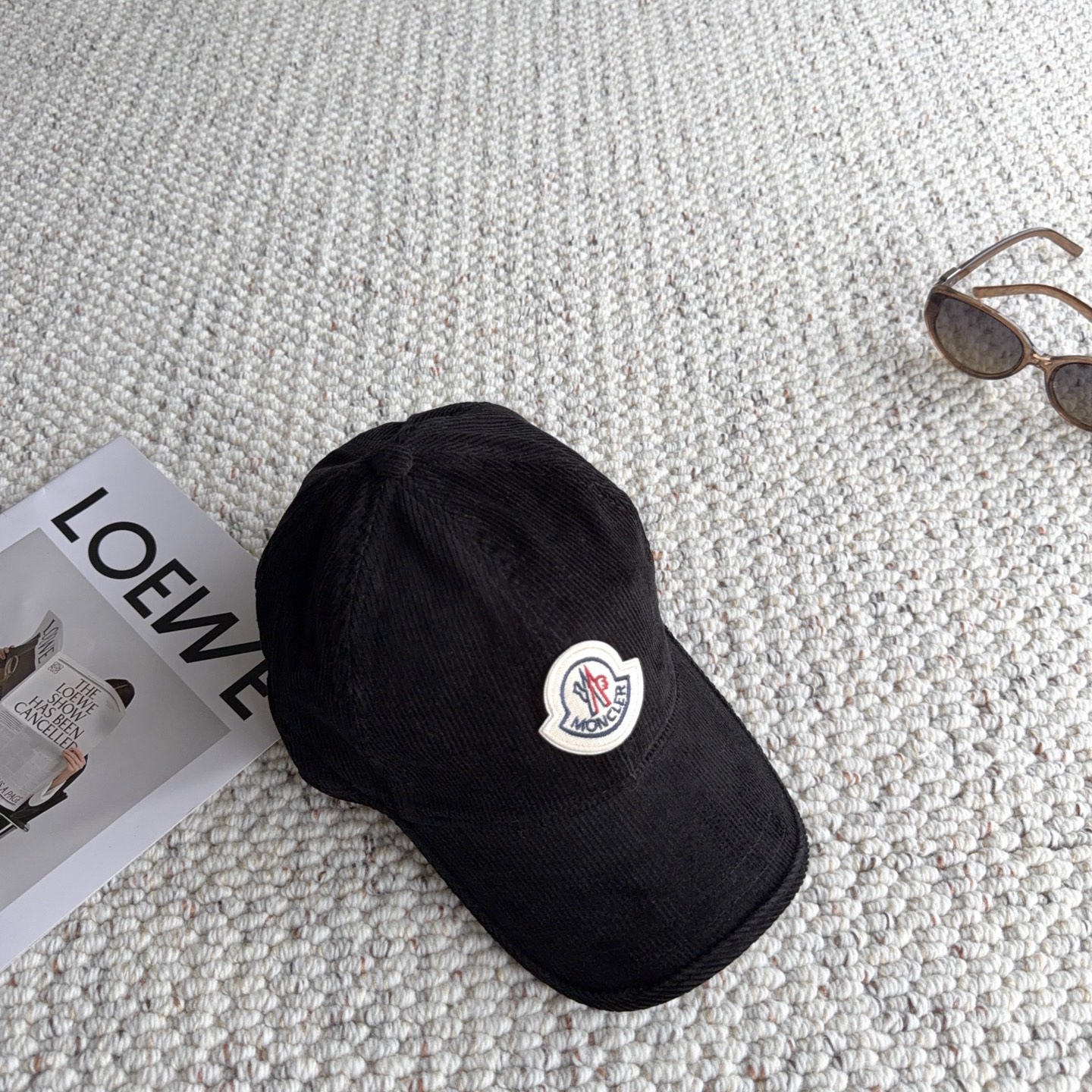 🧢秋冬复古灯芯绒棒球帽｜闭眼入多色合集 秋冬少不了一顶灯芯绒帽子！ 细腻灯芯绒肌理，触感柔软，帽型柔和不压头 经典刺绣徽