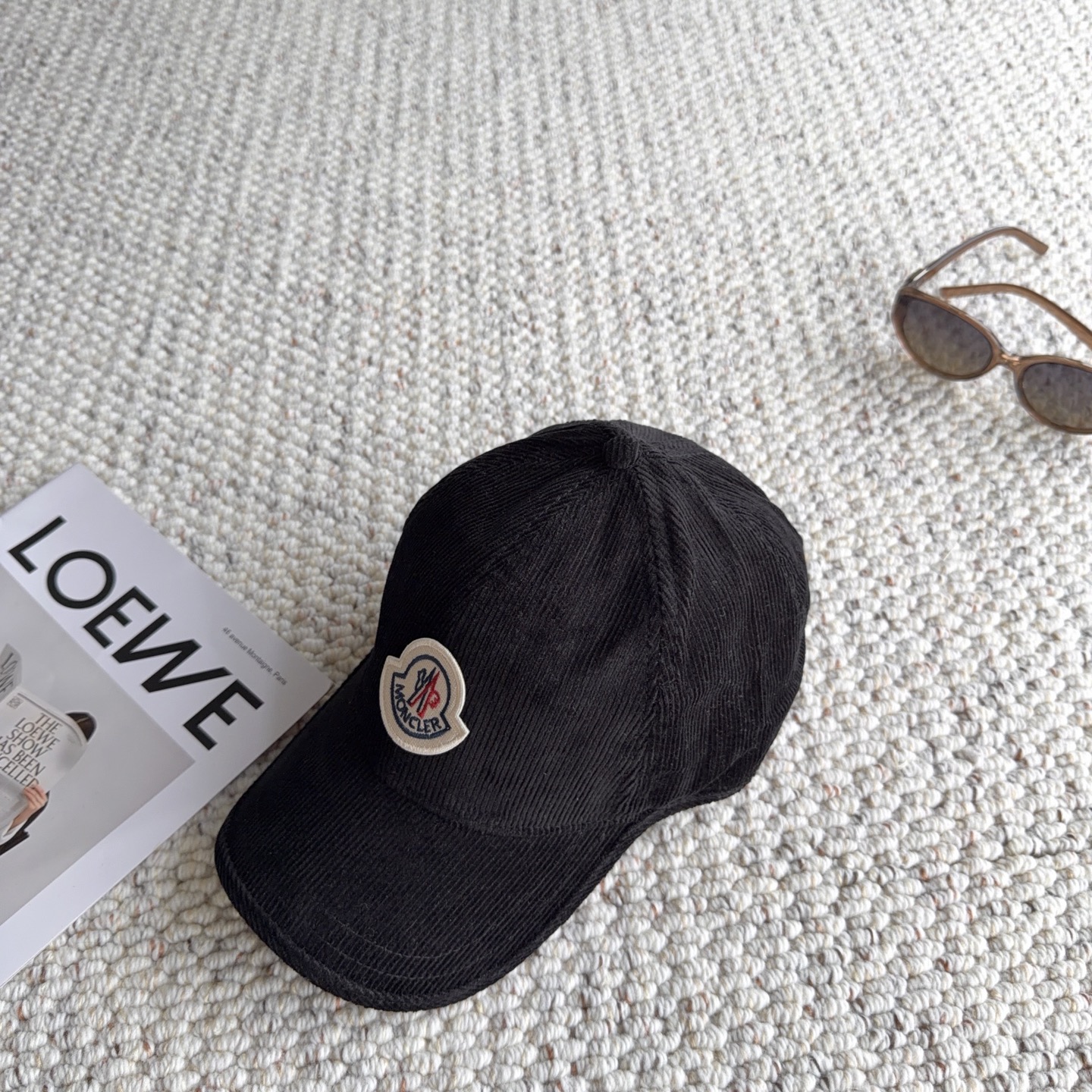 🧢秋冬复古灯芯绒棒球帽｜闭眼入多色合集 秋冬少不了一顶灯芯绒帽子！ 细腻灯芯绒肌理，触感柔软，帽型柔和不压头 经典刺绣徽