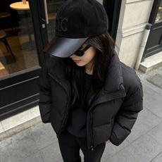 赛琳🧢秋冬复古拼接棒球帽|氛围感天花板 太适合秋冬的一款棒球帽! 灯芯绒帽身拼接皮质帽檐,材质碰撞高级感满满 立体刺绣标 赛琳🧢秋冬复古拼接棒球帽|氛围感天花板 太适合秋冬的一款棒球帽! 灯芯绒帽身拼接皮质帽檐,材质碰撞高级感满满 立体刺绣标