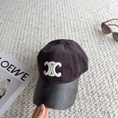 赛琳🧢秋冬复古拼接棒球帽|氛围感天花板 太适合秋冬的一款棒球帽! 灯芯绒帽身拼接皮质帽檐,材质碰撞高级感满满 立体刺绣标 赛琳🧢秋冬复古拼接棒球帽|氛围感天花板 太适合秋冬的一款棒球帽! 灯芯绒帽身拼接皮质帽檐,材质碰撞高级感满满 立体刺绣标