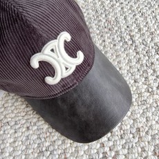 赛琳🧢秋冬复古拼接棒球帽|氛围感天花板 太适合秋冬的一款棒球帽! 灯芯绒帽身拼接皮质帽檐,材质碰撞高级感满满 立体刺绣标 赛琳🧢秋冬复古拼接棒球帽|氛围感天花板 太适合秋冬的一款棒球帽! 灯芯绒帽身拼接皮质帽檐,材质碰撞高级感满满 立体刺绣标