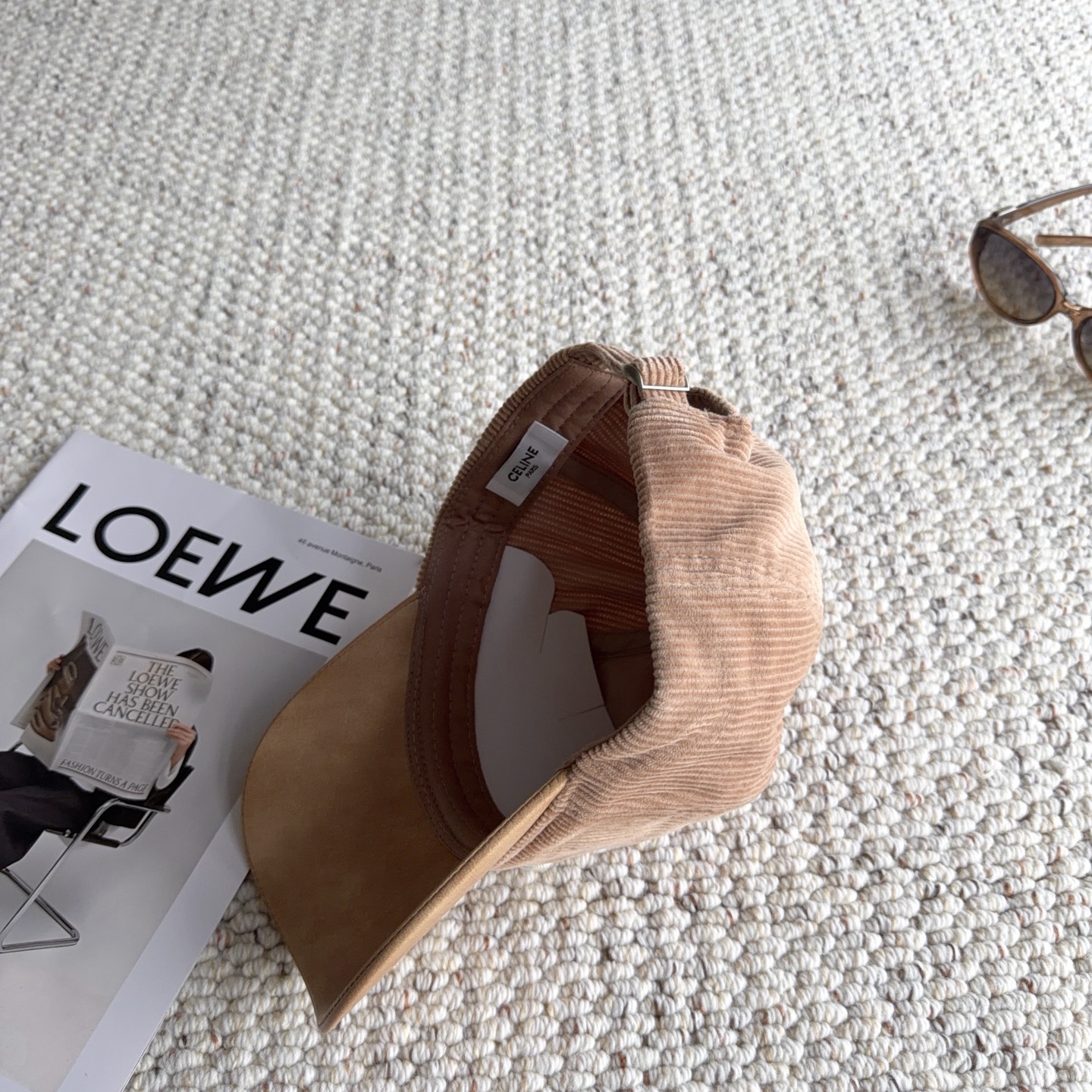 赛琳🧢秋冬复古拼接棒球帽｜氛围感天花板 太适合秋冬的一款棒球帽！ 灯芯绒帽身拼接皮质帽檐，材质碰撞高级感满满 立体刺绣标