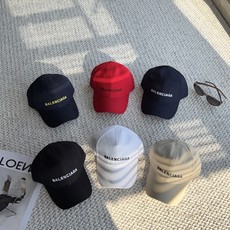 巴黎世家BALENCIAGA极简刺绣字母棒球帽|日常闭眼入 百看不厌的基础款棒球帽! 舒适面料,戴起来不压头顶,没有束缚 巴黎世家BALENCIAGA极简刺绣字母棒球帽|日常闭眼入 百看不厌的基础款棒球帽! 舒适面料,戴起来不压头顶,没有束缚